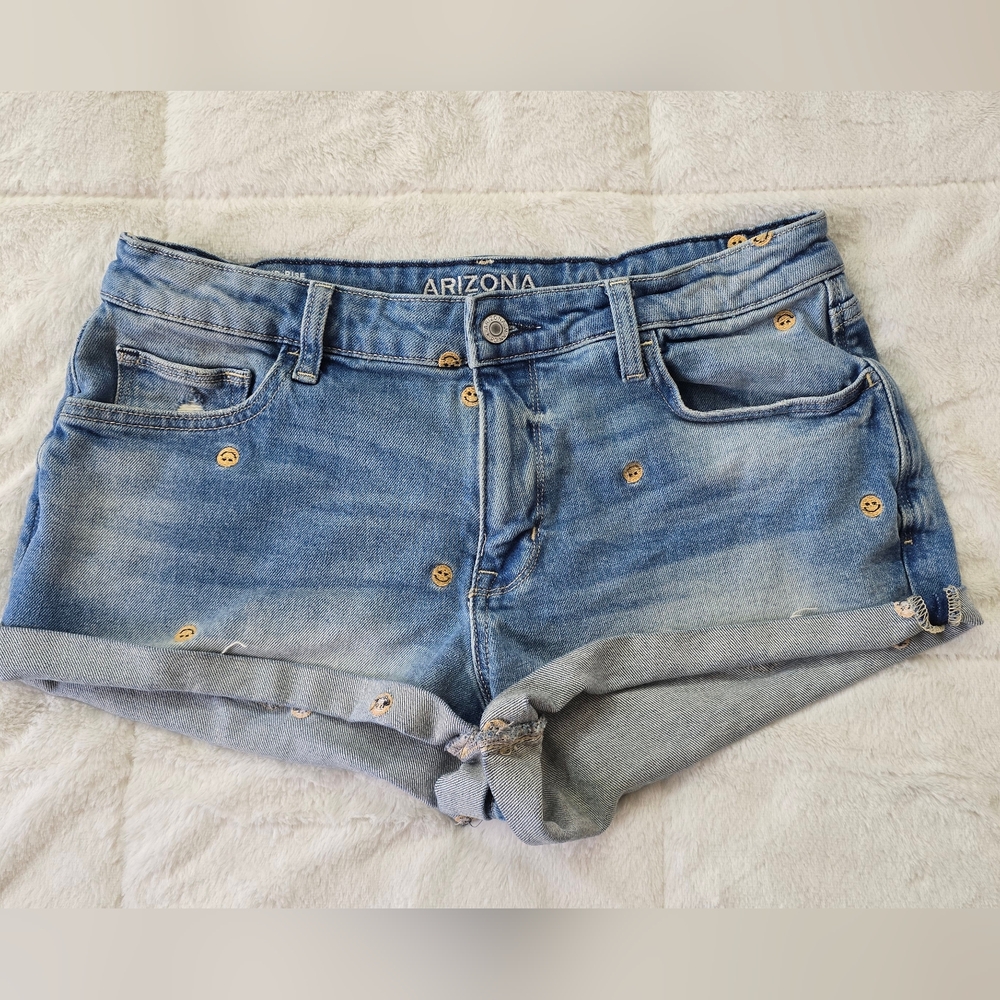 Arizona Jeans Co Mid-Rise S Denim Smiley Face Shorts Size 13